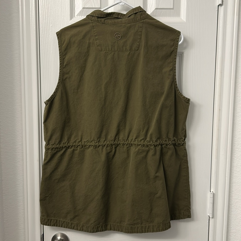 Magellan Outdoors Classic Fit Women’s Olive Green Utility Vest - Picture 2 of 3